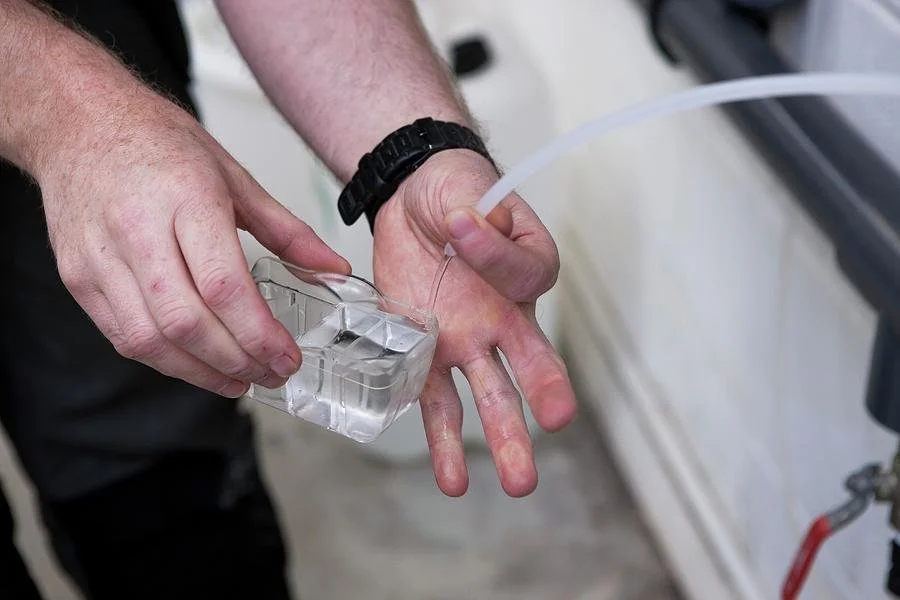 2-testing-hospital-water-supply-lewis-houghtonscience-photo-library